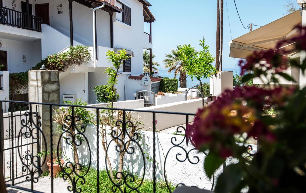 Beachfront Deluxe Apt. Pefkochori Eksteriør billede